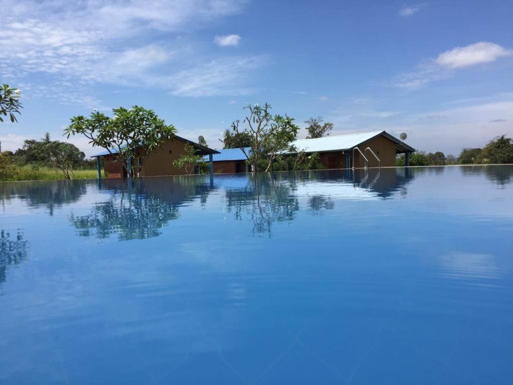 Rho Sigiriya Lake Edge Retreat Kibissa Eksteriør billede